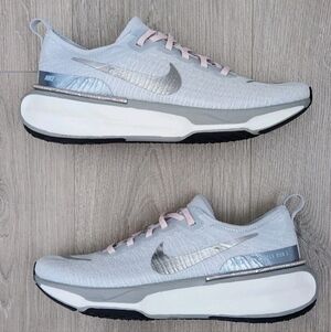 Nike ZoomX Invincible 3 Flyknit Running Shoe DR2660-010 Womens Size 10 MSRP $180